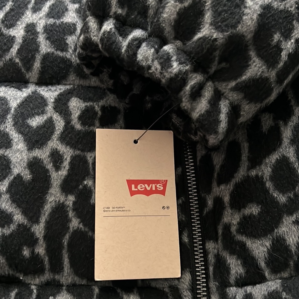 LEVI’S Leopard-Print Wool Blend Puffer Jacket - Picture 9 of 11